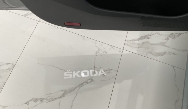 SKODA OCTAVIA 2.0 TDI 150 CV AMBITION completo